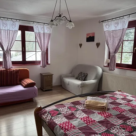Zazrivsky Dvor - Magura, Wellness, Self Check-in, 6 Bedrooms, 4 Bathrooms Prázdninový dům *