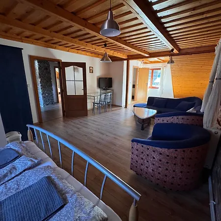 Feriehus Zazrivsky Dvor - Magura, Wellness, Self Check-in, 6 Bedrooms, 4 Bathrooms Zázrivá