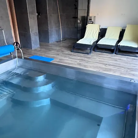 Vakantiehuis Zazrivsky Dvor - Magura, Wellness, Self Check-in, 6 Bedrooms, 4 Bathrooms Zázrivá