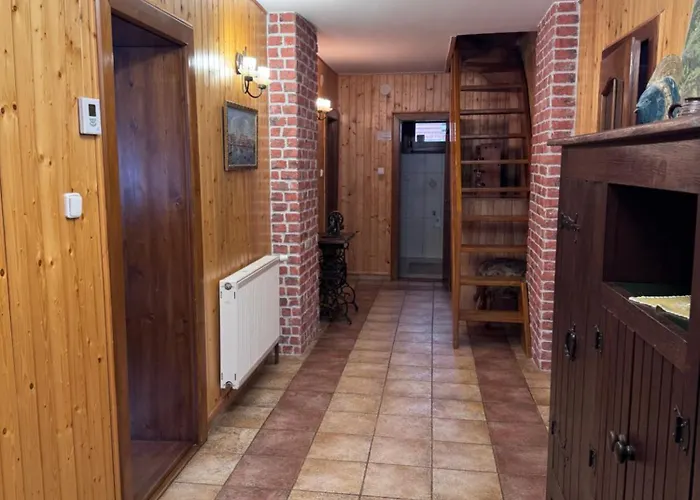 Semesterbostad Zazrivsky Dvor - Magura, Wellness, Self Check-in, 6 Bedrooms, 4 Bathrooms Zázrivá